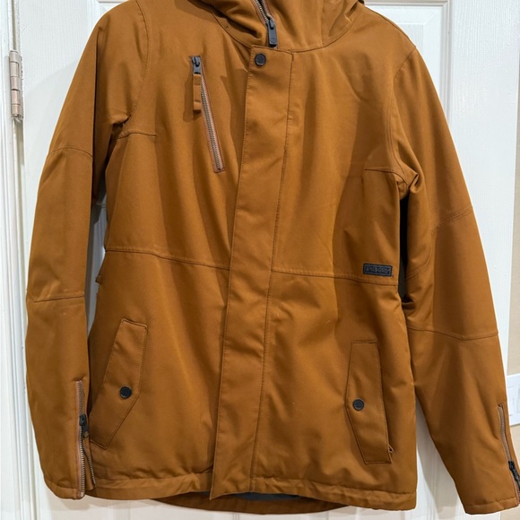 woman’s Volcum M snow jacket